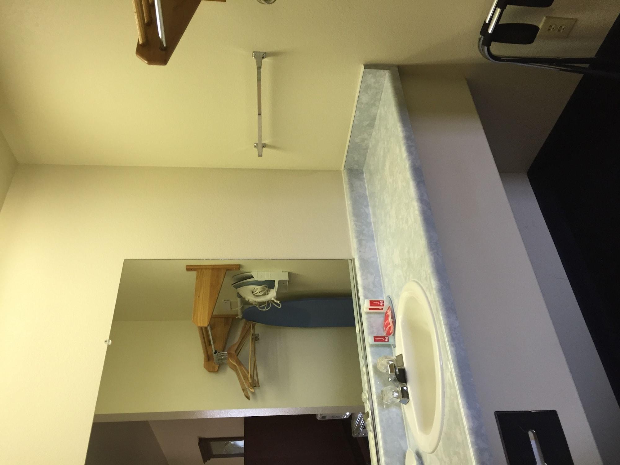 Days By Wyndham Near China Lake Naval Station Ridgecrest