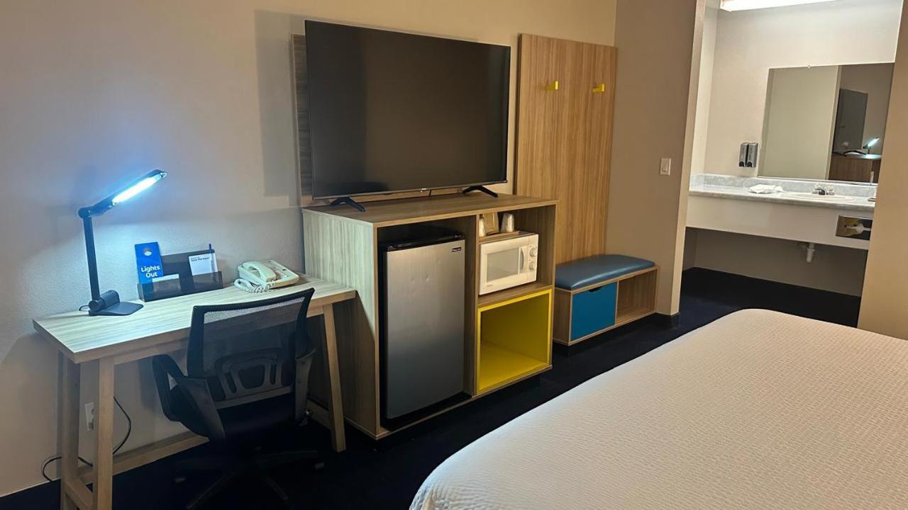 Days By Wyndham Near China Naval Station Hotel 2*
