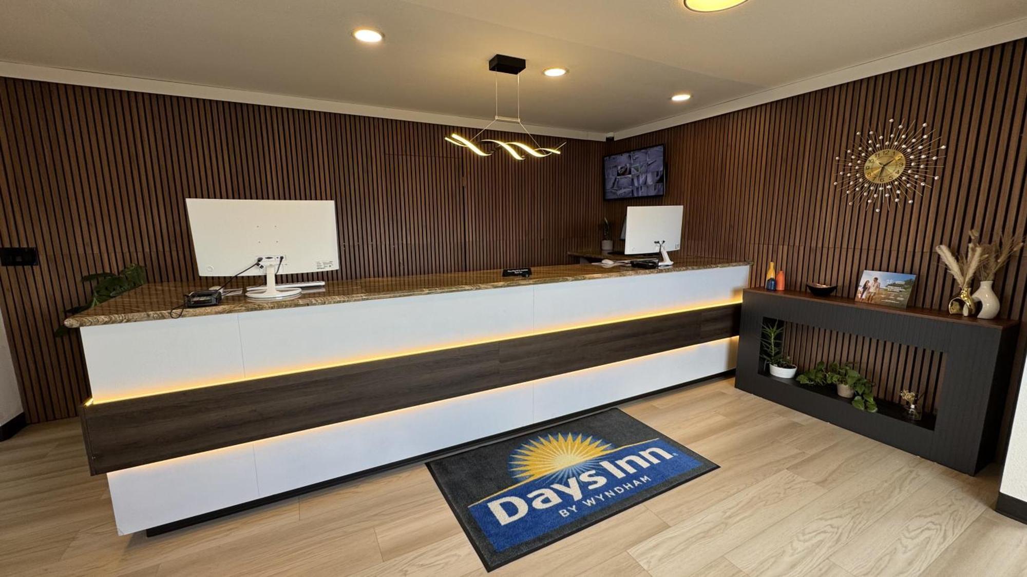 Hotel Days By Wyndham Near China Naval Station Ridgecrest